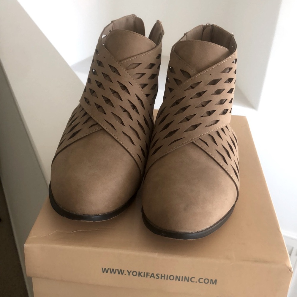 Nude Yoki Booties. slightly worn.